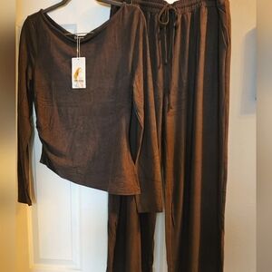 Ladies lounge wear. Sz XL, drawstring pants and side cinched (on left side).